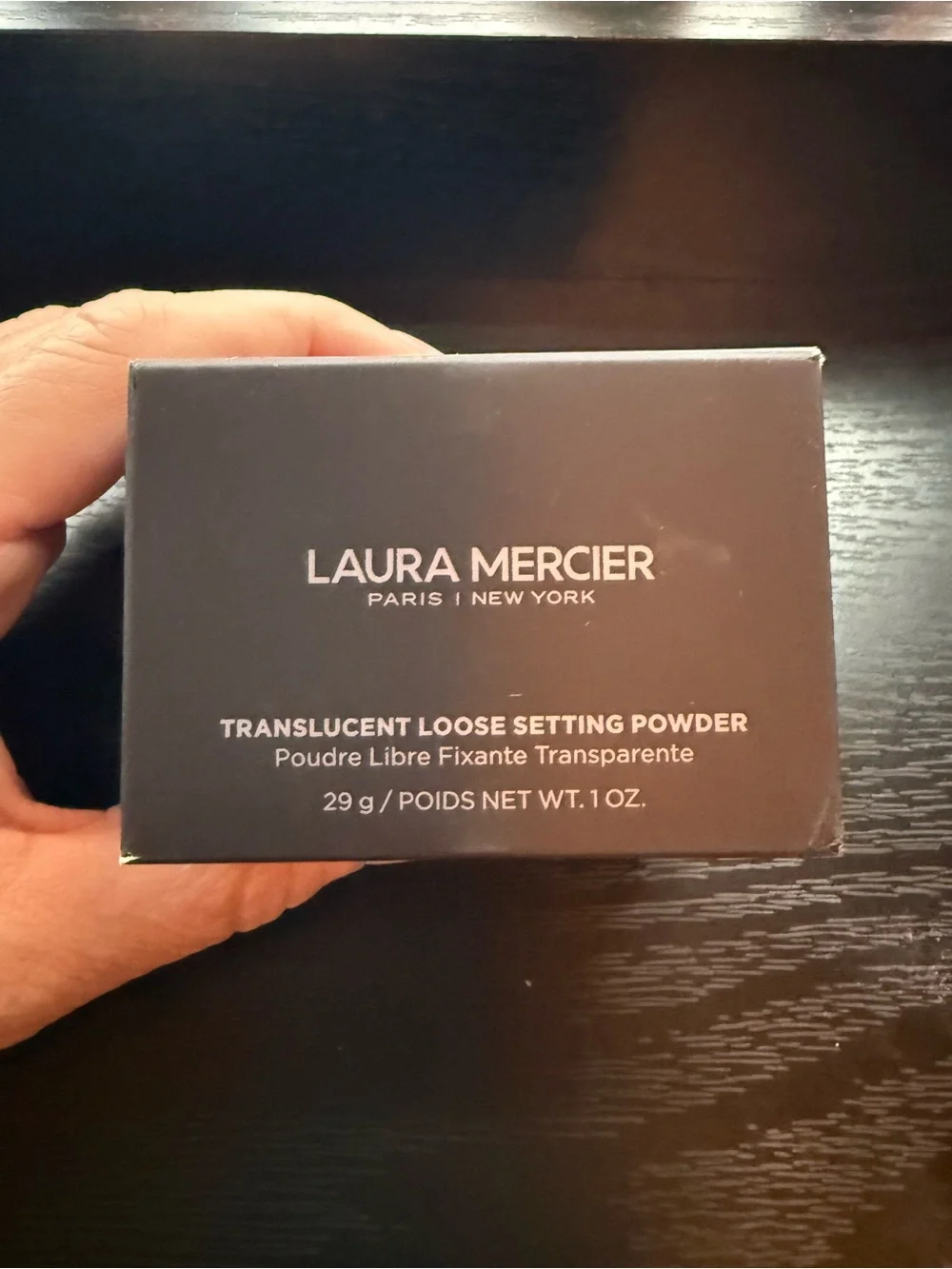 laura mercier Translucent Loose Setting Powder in Black Packaging